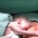 Vidéo : le nouveau-né qui ne voulait pas se séparer de sa maman